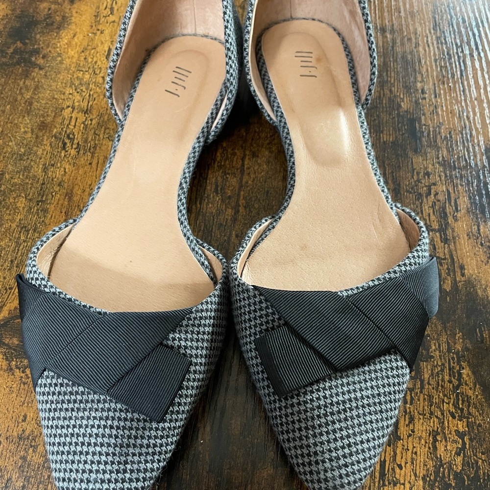 Elegant Black and Gray Women's Flats